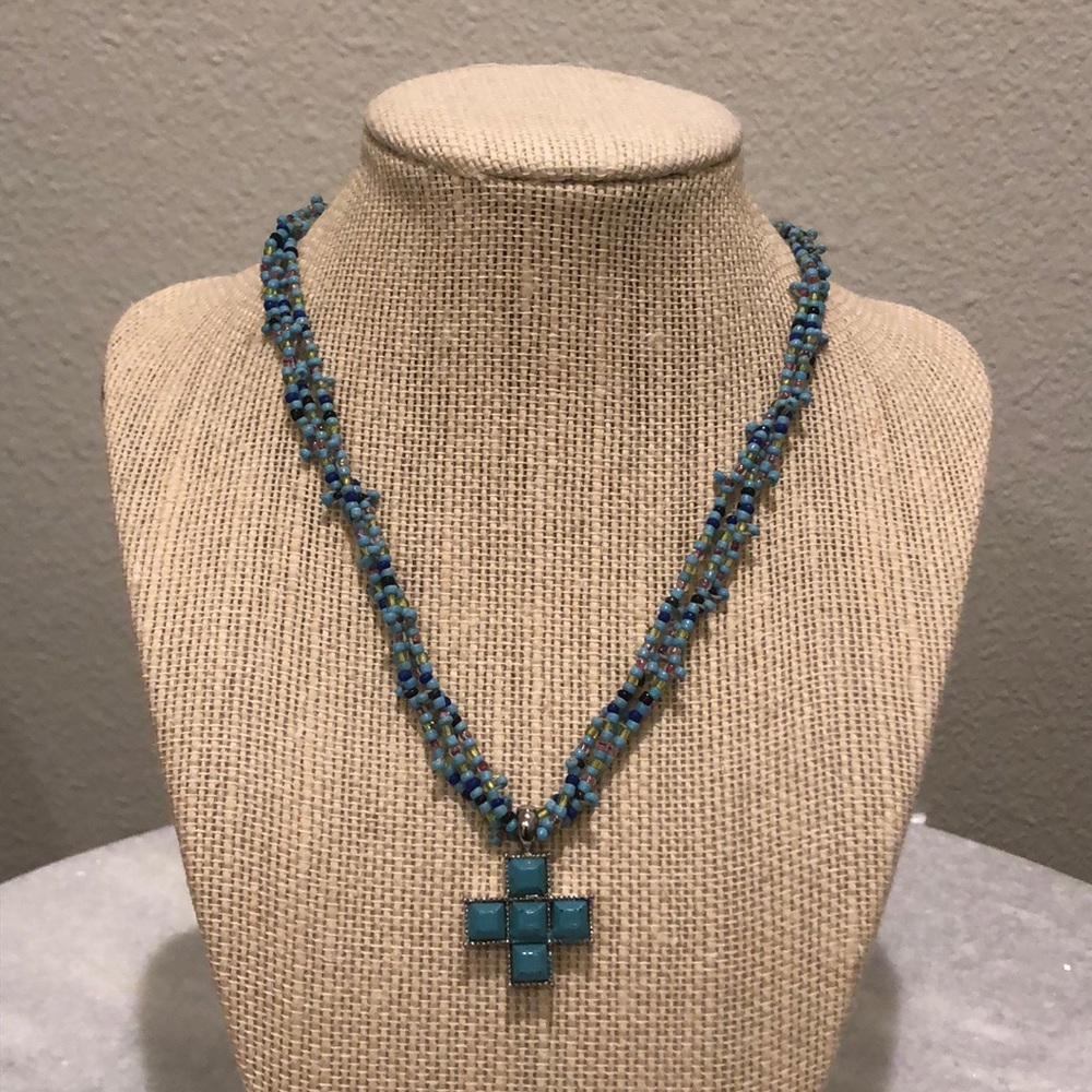 💥4/$20💥Beaded Turquoise Colored Pendant Necklace